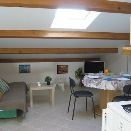 T 2 Avec Velux Sous Les Combes De 34 M2 Apartment La Londe-les-Maures Ngoại thất bức ảnh
